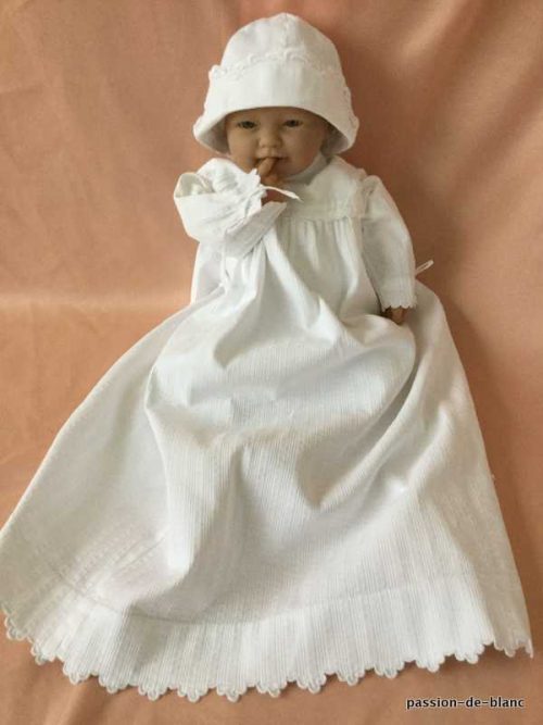 LINGE ANCIEN – Charmant cache – Maillot en tissu de damassé de coton peut servir e petite robe de baptême
