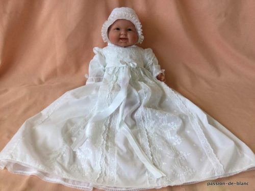 LINGE ANCIEN – Charmante robe de baptême Vintage en broderie Anglaise avec son petit bonnet