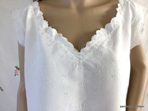 LINGE ANCIEN – Belle chemise de nuit ou de jour sur toile de lin avec fleurettes état neuf