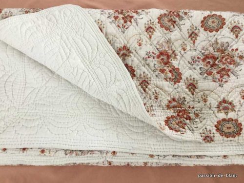 Linge ancien -Grande et belle couverture Provençale entièrement réalisée main avec 1 face tissu imprimé et 1  blanc
