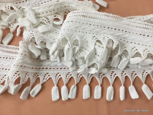 LINGE ANCIEN – Belle dentelle tricotée aux aiguilles avec pompons pour couture