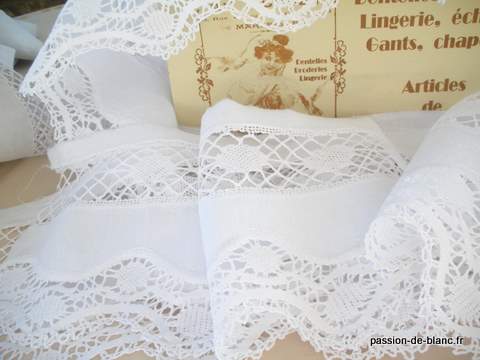 LINGE ANCIEN – Bandes de tissu en damassé fleuri avec dentelles aux fuseaux: couture -patchwork