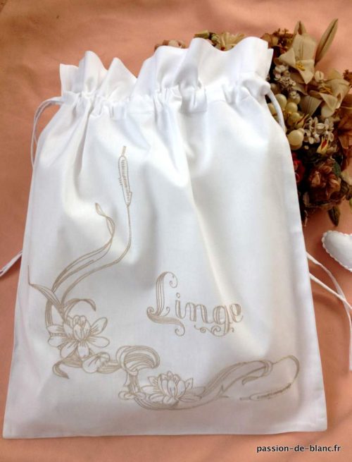 Ambiance déco et parfumé – Petit sac pochette de rangement en coton blanc avec inscription Linge