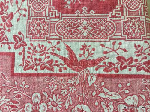 LINGE ANCIEN – Belle nappe tissée double face de couleur rouge et blanche avec oiseaux  fleurs beaux motifs