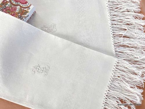 LINGE ANCIEN – Lot de 2 belles et grandes serviettes de toilette pour visage avec monogramme CT brodé main sur toile lin fin