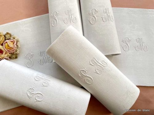 LINGE ANCIEN – Lot 6 belles serviettes de table en damassé de lin fin avec motifs de raisin épis de blé et monogramme PM