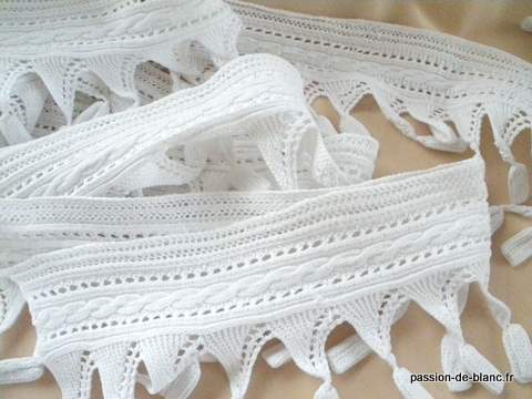 LINGE ANCIEN – Belle dentelle tricotée aux aiguilles avec du fil très fin
