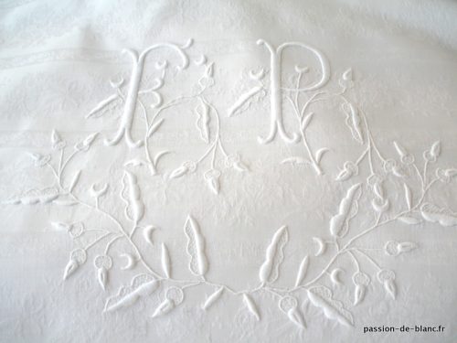 LINGE ANCIEN – Magnifique ancien monogramme FP  brodé main pour couture et patchwork