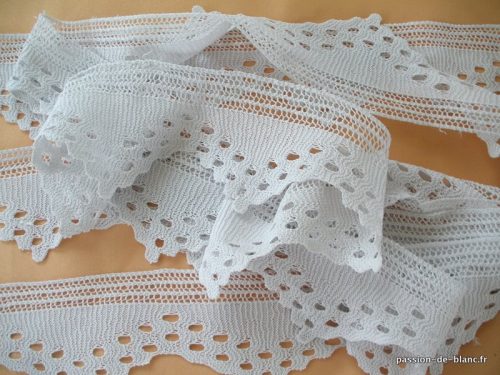 LINGE ANCIEN – Belle dentelle tricotée aux aiguilles avec un fil de lin très fin
