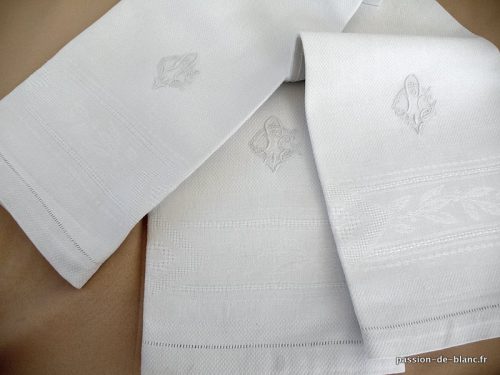 LINGE ANCIEN – Lot de 3 grandes serviettes brodées main sur toile de lin et coton