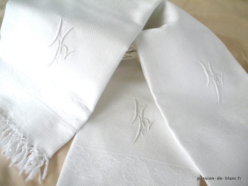 LINGE ANCIEN – 3 belles serviettes de toilette blanche avec monogramme HF brodé main