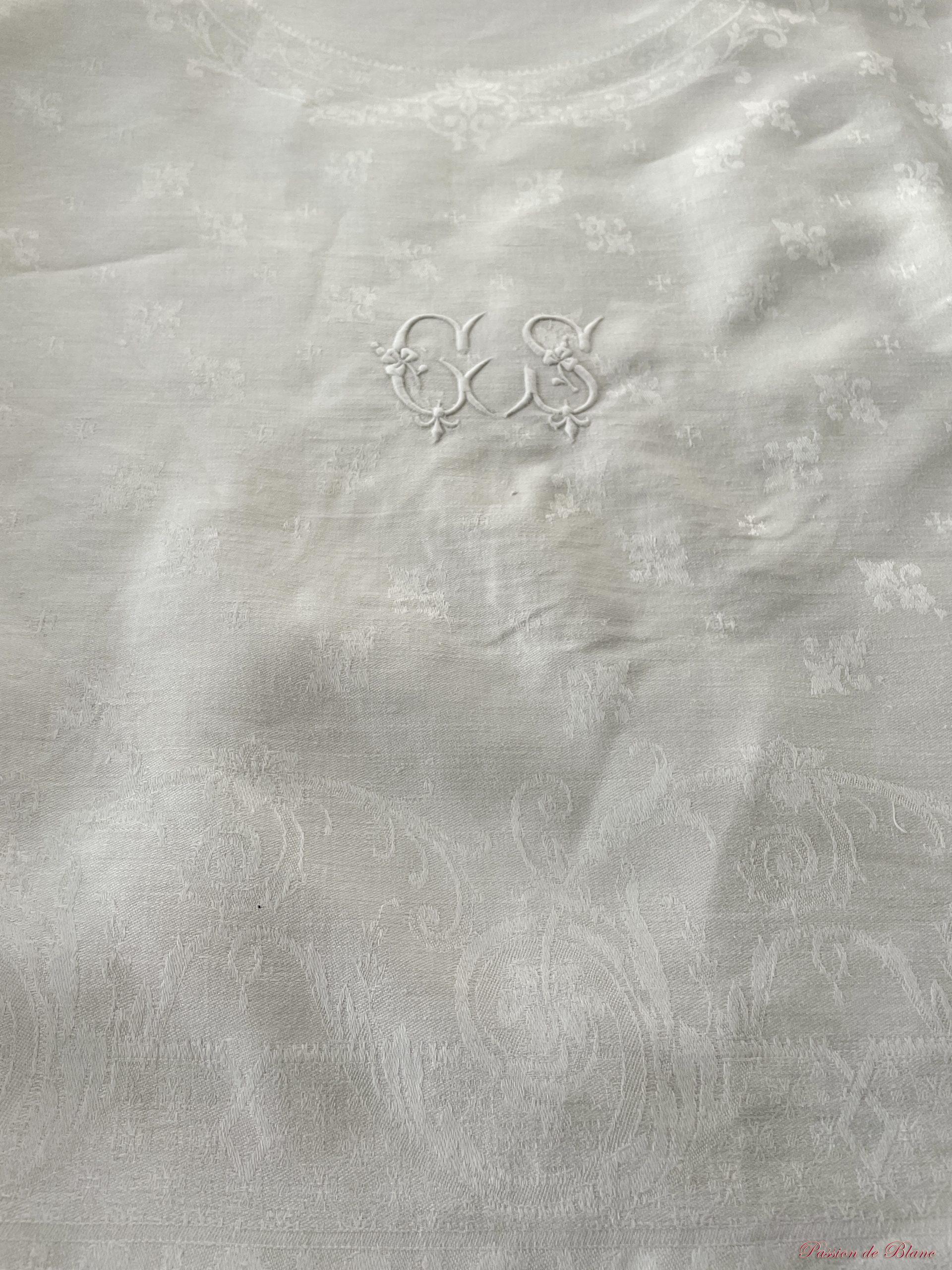 Nappe en damassé de fil de lin avec fleurs de Lys et 2 monogrammes CS – Image 8
