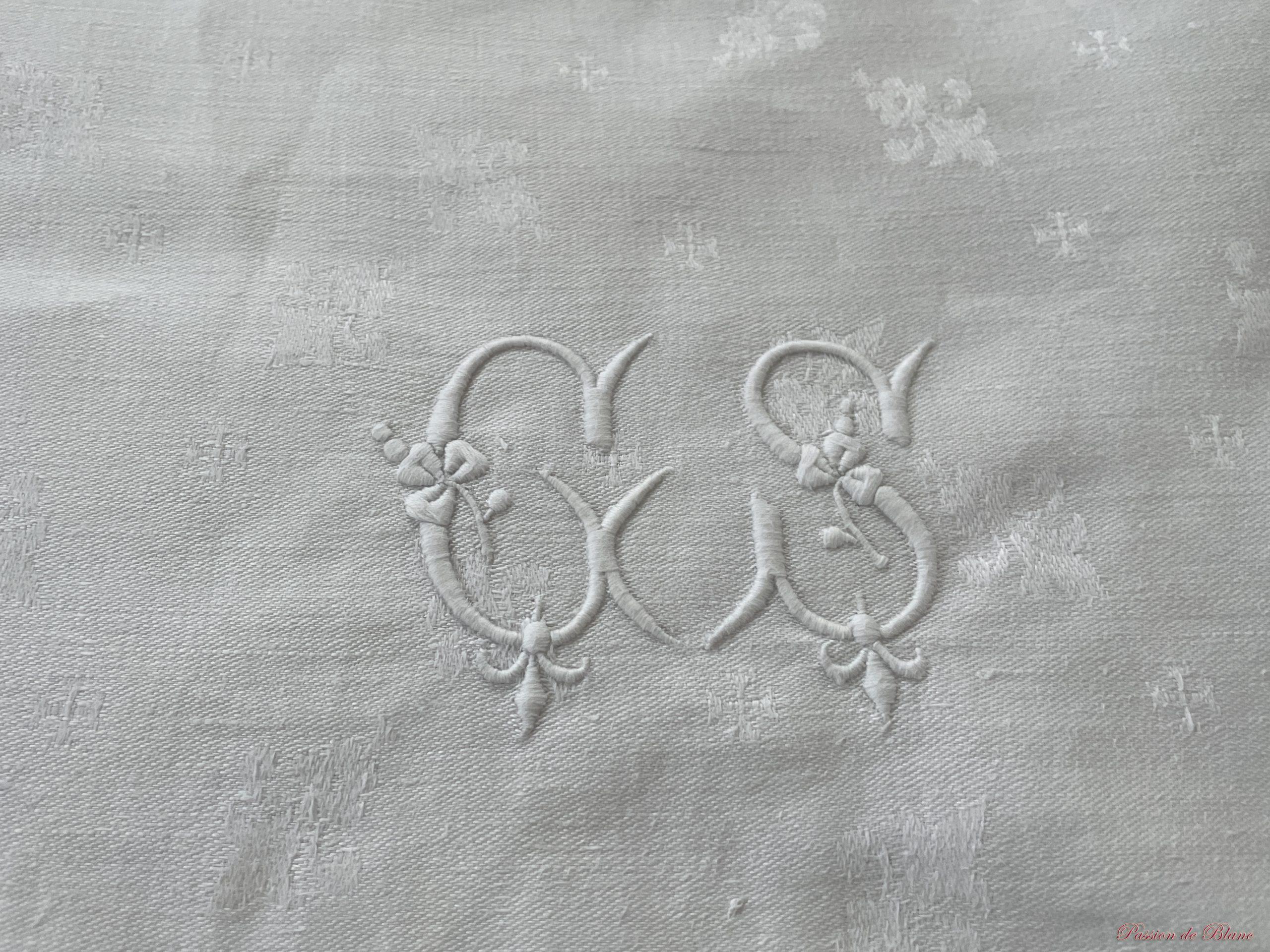Nappe en damassé de fil de lin avec fleurs de Lys et 2 monogrammes CS – Image 7
