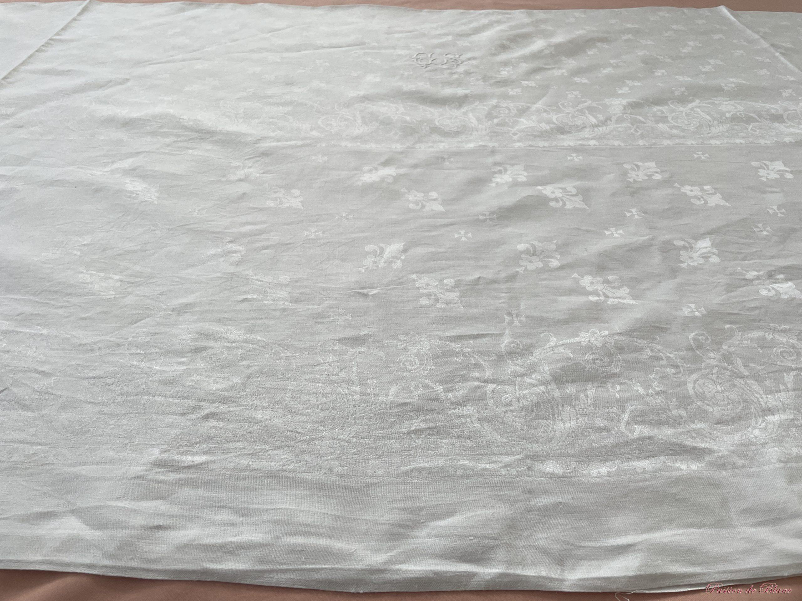 Nappe en damassé de fil de lin avec fleurs de Lys et 2 monogrammes CS – Image 5