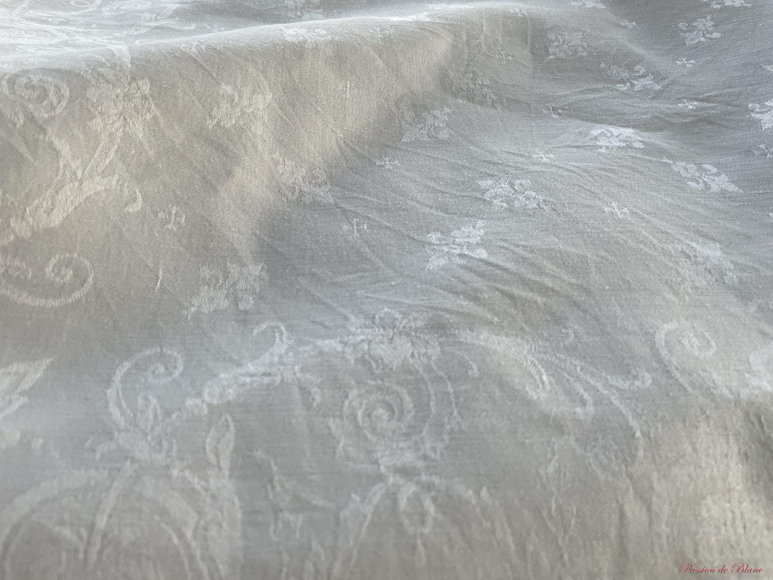 Nappe en damassé de fil de lin avec fleurs de Lys et 2 monogrammes CS – Image 4