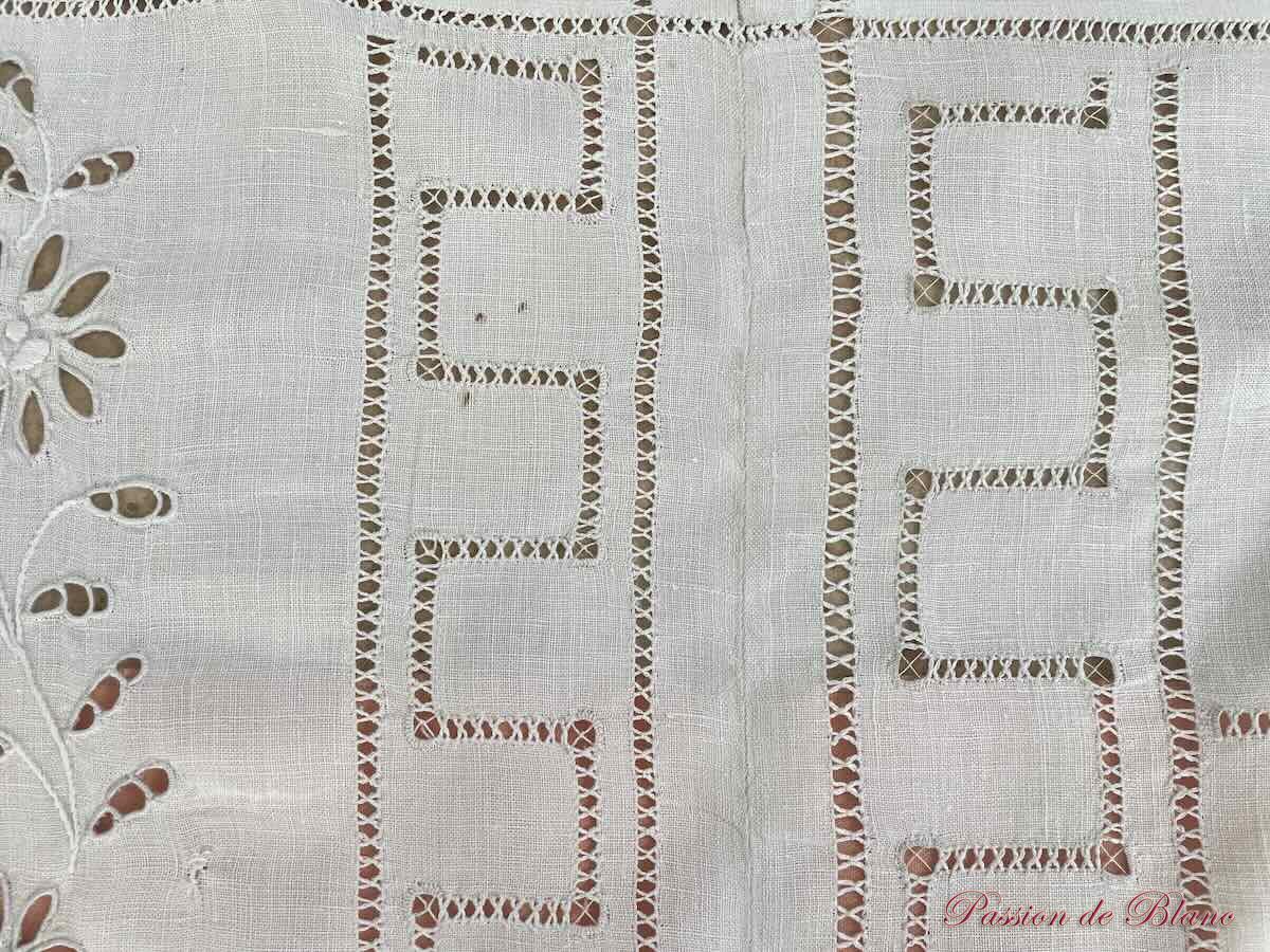Dessus de lit style renaissance broderie Richelieu et Anglaise main sur lin – Image 4
