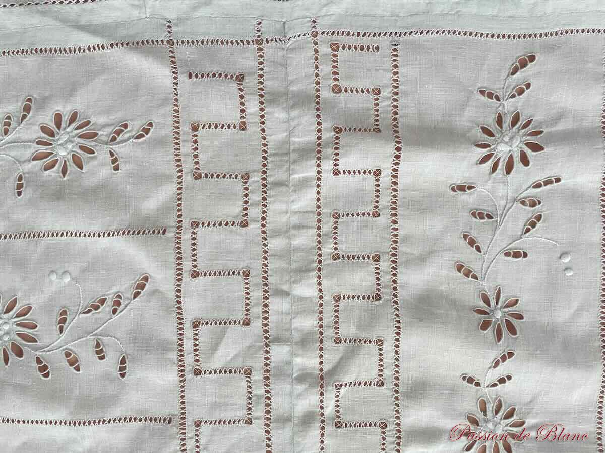 Dessus de lit style renaissance broderie Richelieu et Anglaise main sur lin – Image 3