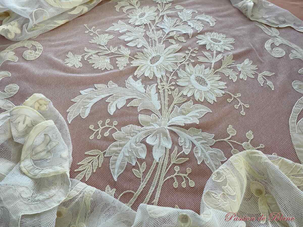 rideau Napoléon 3 en tulle brodé