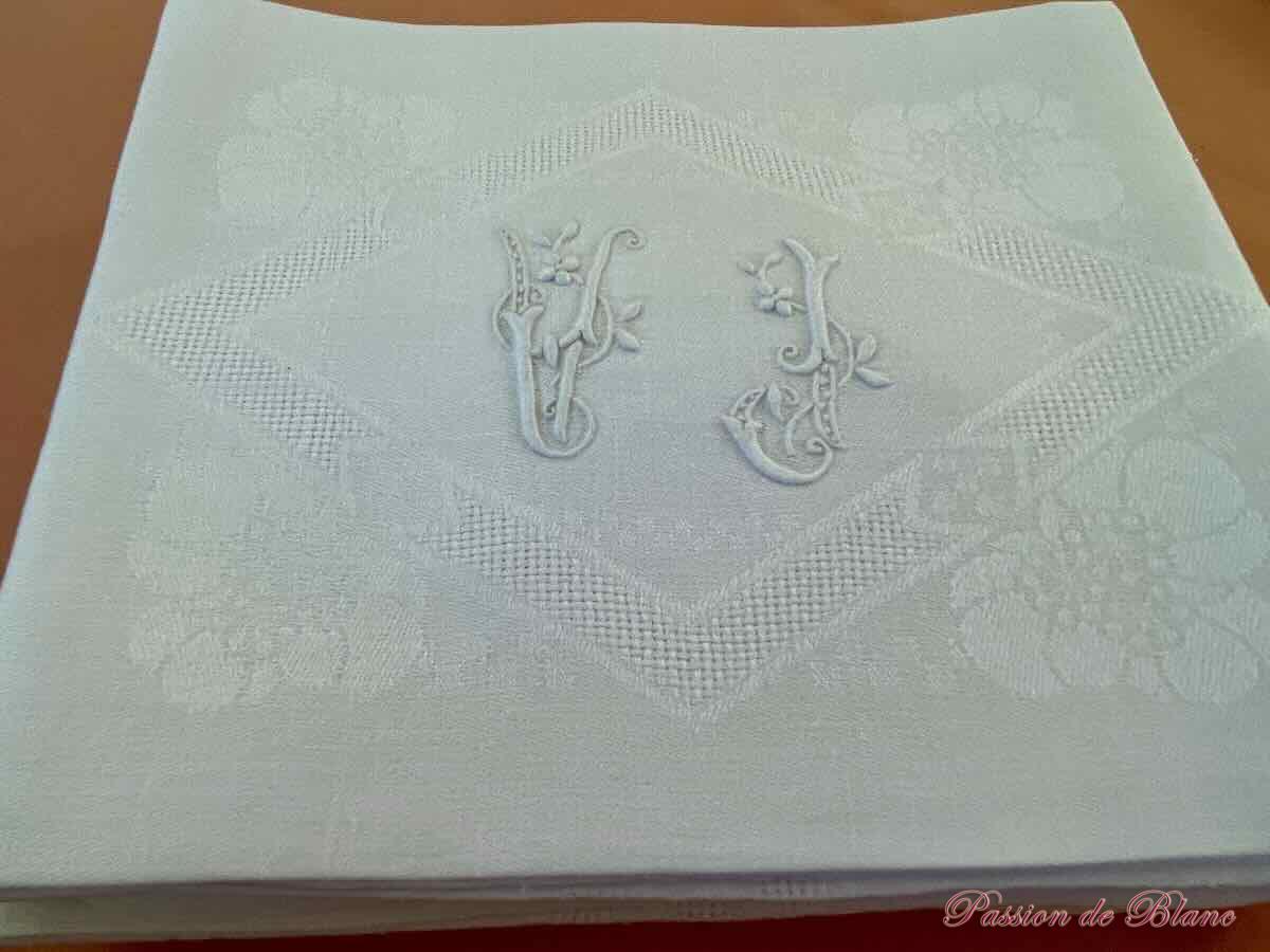 Service de table 12 couverts en damassé de coton avec monogramme MS brodé main – Image 6