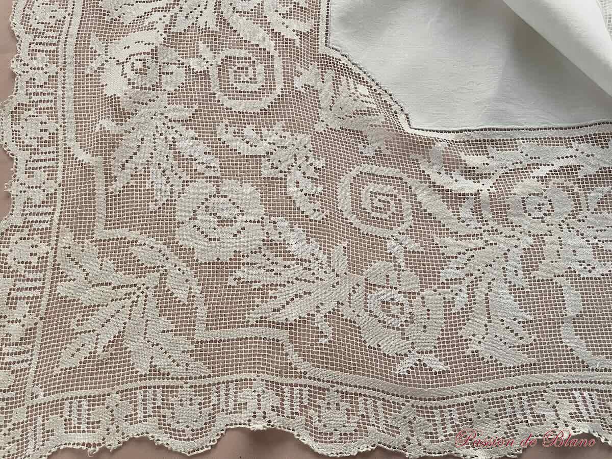 Belle nappe avec encadrement en filet retravaillé et toile en lin fin – Image 9