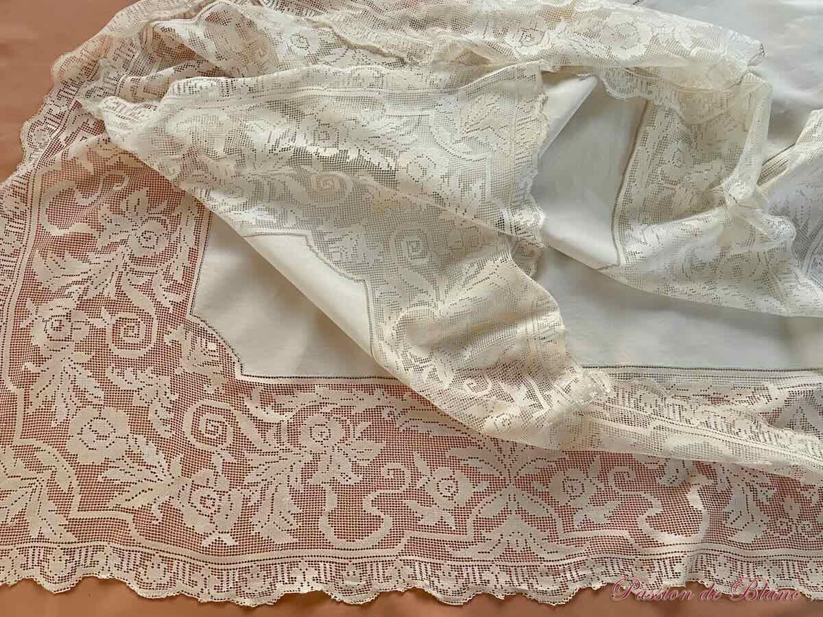 Nappe lin fin filet brodé