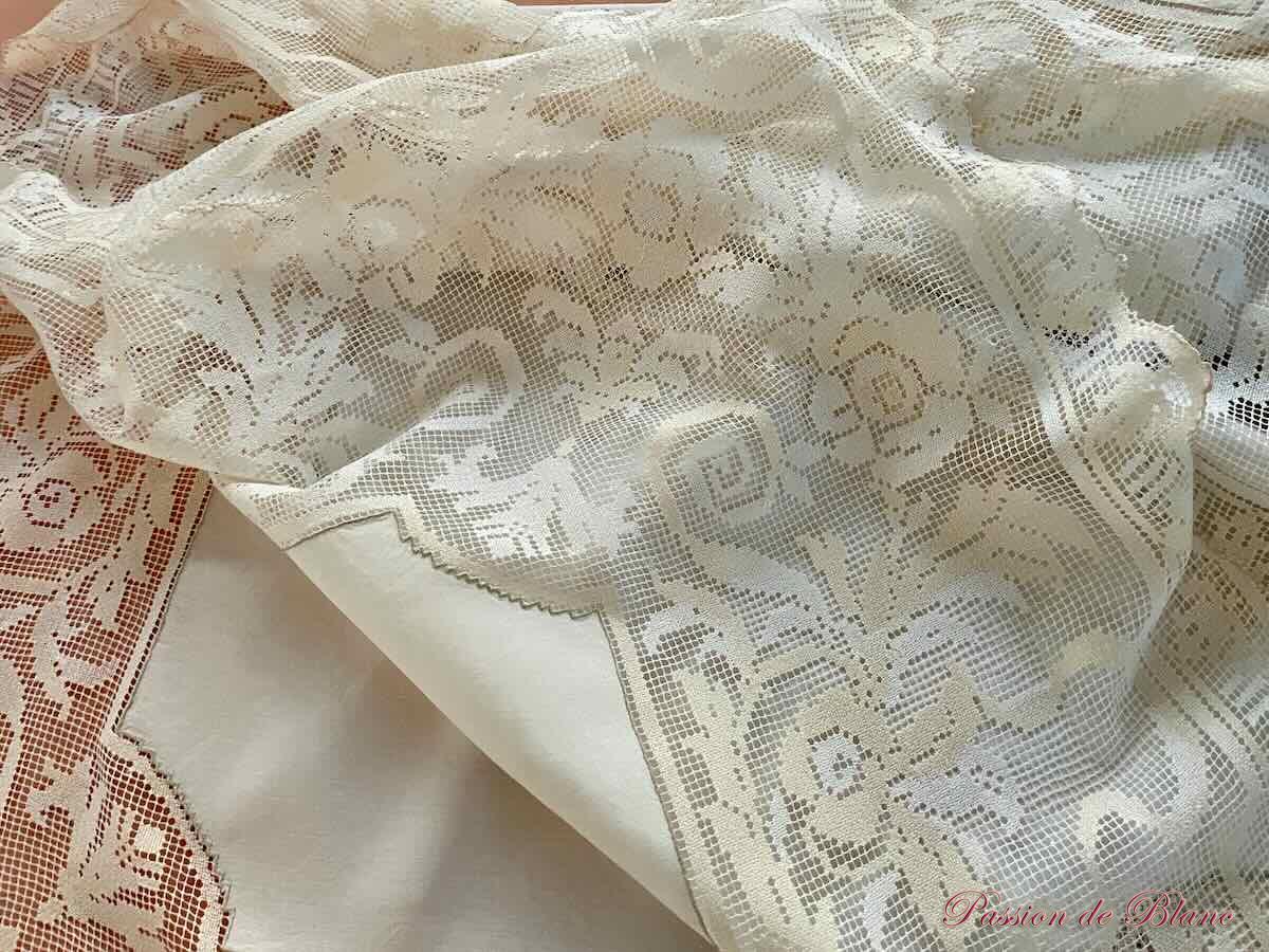 Belle nappe avec encadrement en filet retravaillé et toile en lin fin – Image 7