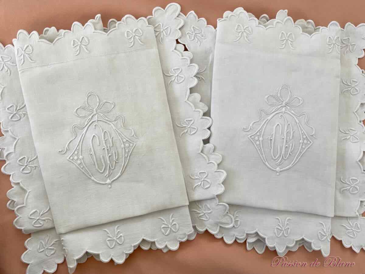 paire taies brodées CE