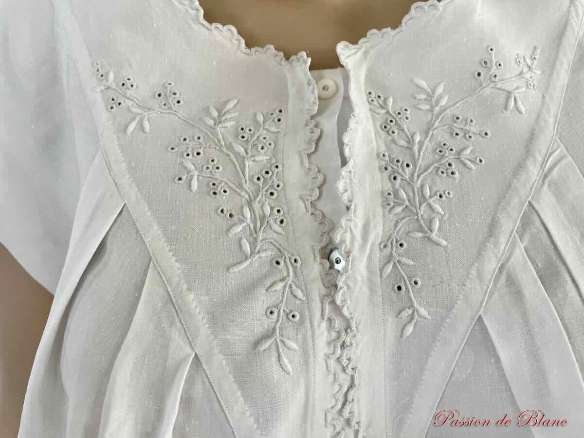 Chemise de jour avec empiècement brodé main sur toile de lin, petite robe – Image 2