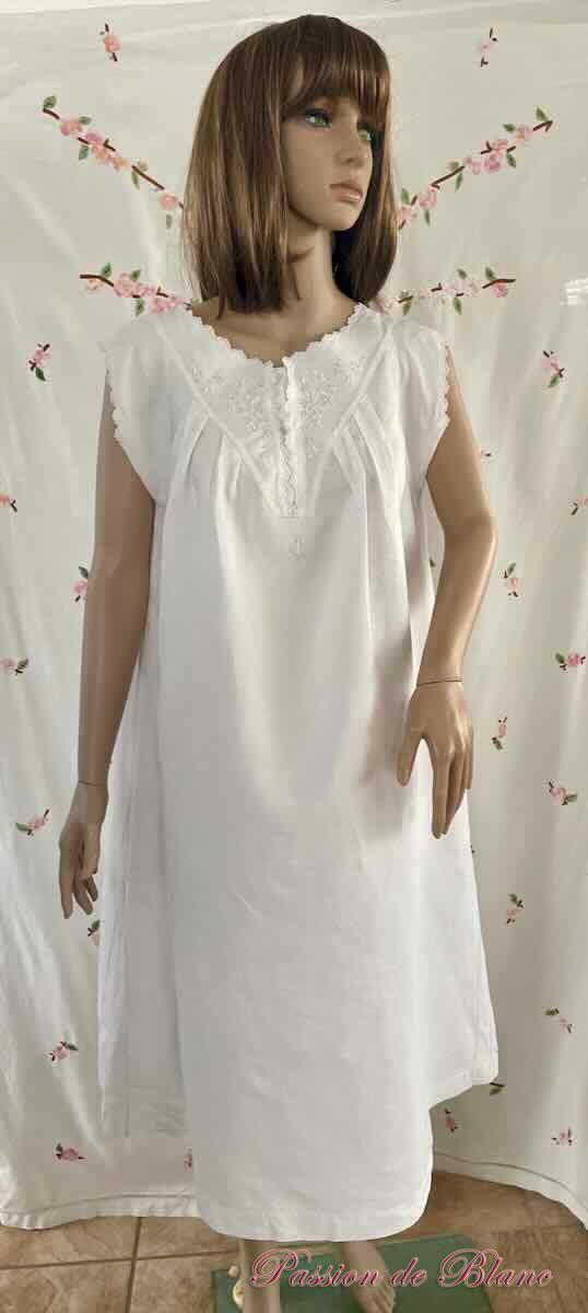 Chemise de jour avec empiècement brodé main sur toile de lin, petite robe – Image 5