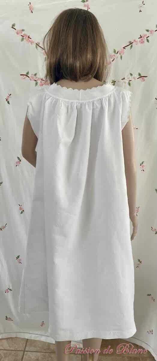 Chemise de jour avec empiècement brodé main sur toile de lin, petite robe – Image 8