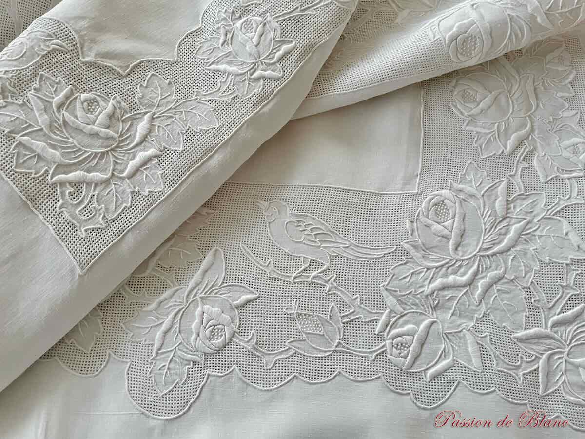 Nappe broderie oiseaux fleurs lin