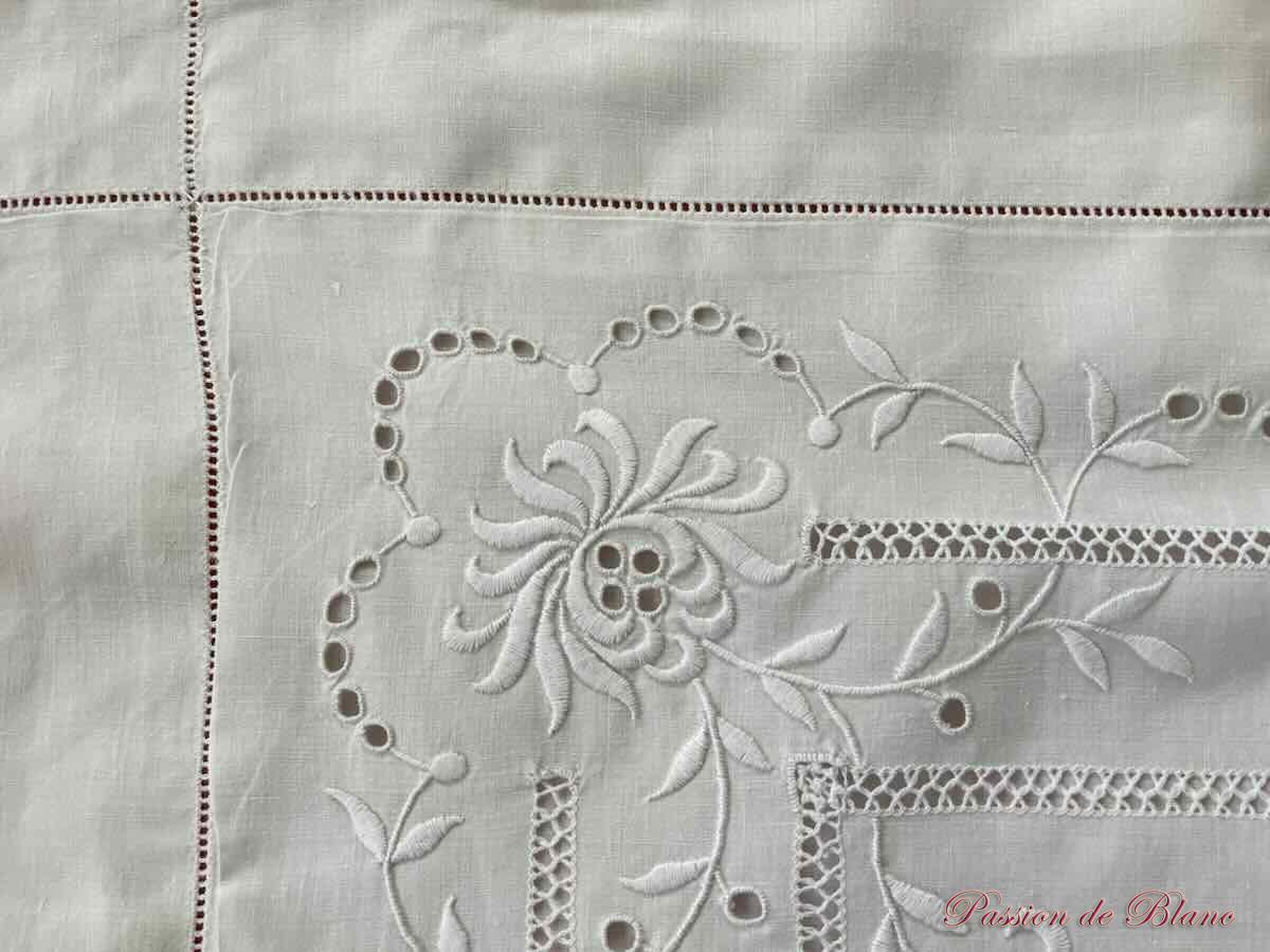 Parure de lit monogramme ML:1 grand drap,1 taie sur lin fin blanc richement brodés main – Image 12