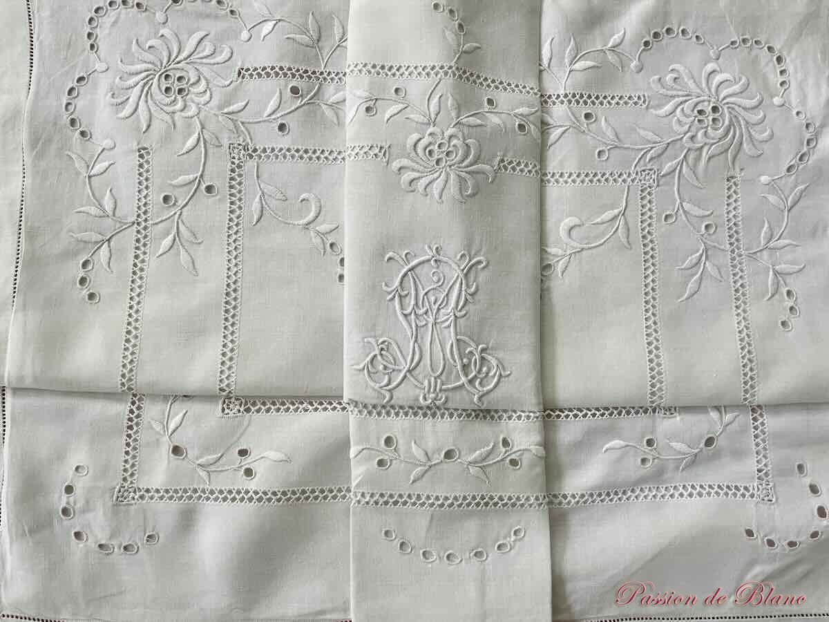 Parure de lit monogramme ML:1 grand drap,1 taie sur lin fin blanc richement brodés main – Image 8