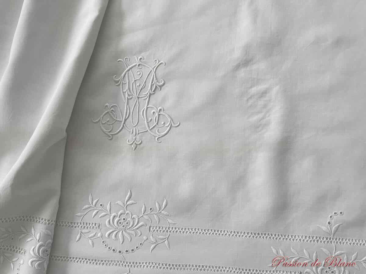 Parure de lit monogramme ML:1 grand drap,1 taie sur lin fin blanc richement brodés main – Image 6