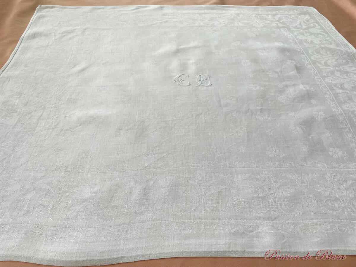 Lot 11 serviettes table en damassé de lin blanc, motifs et monogramme CE – Image 2