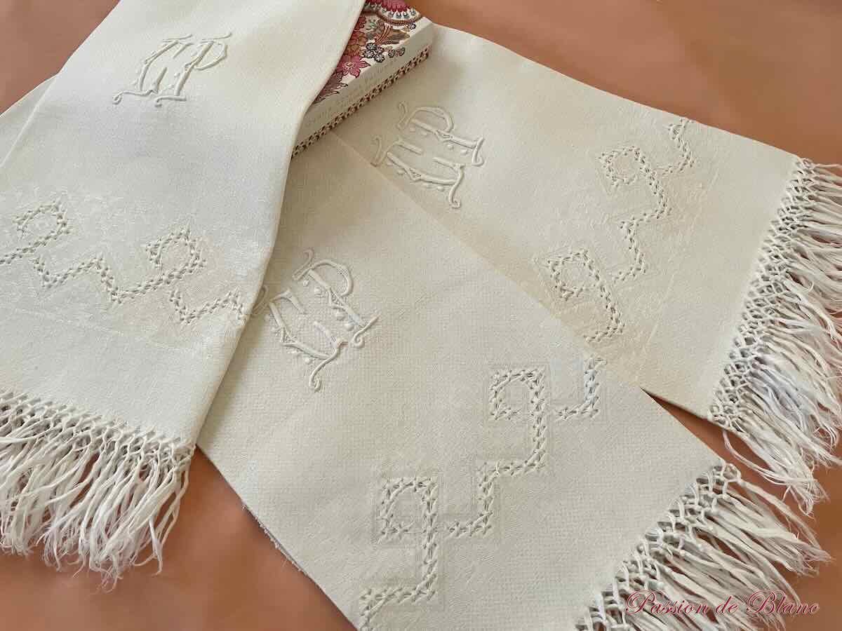 Serviettes invités anciennes