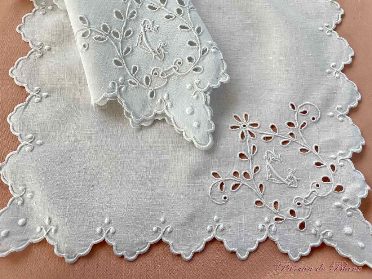 Lot de 7 serviettes à thé festonnées avec broderie de et monogramme MG – Image 4