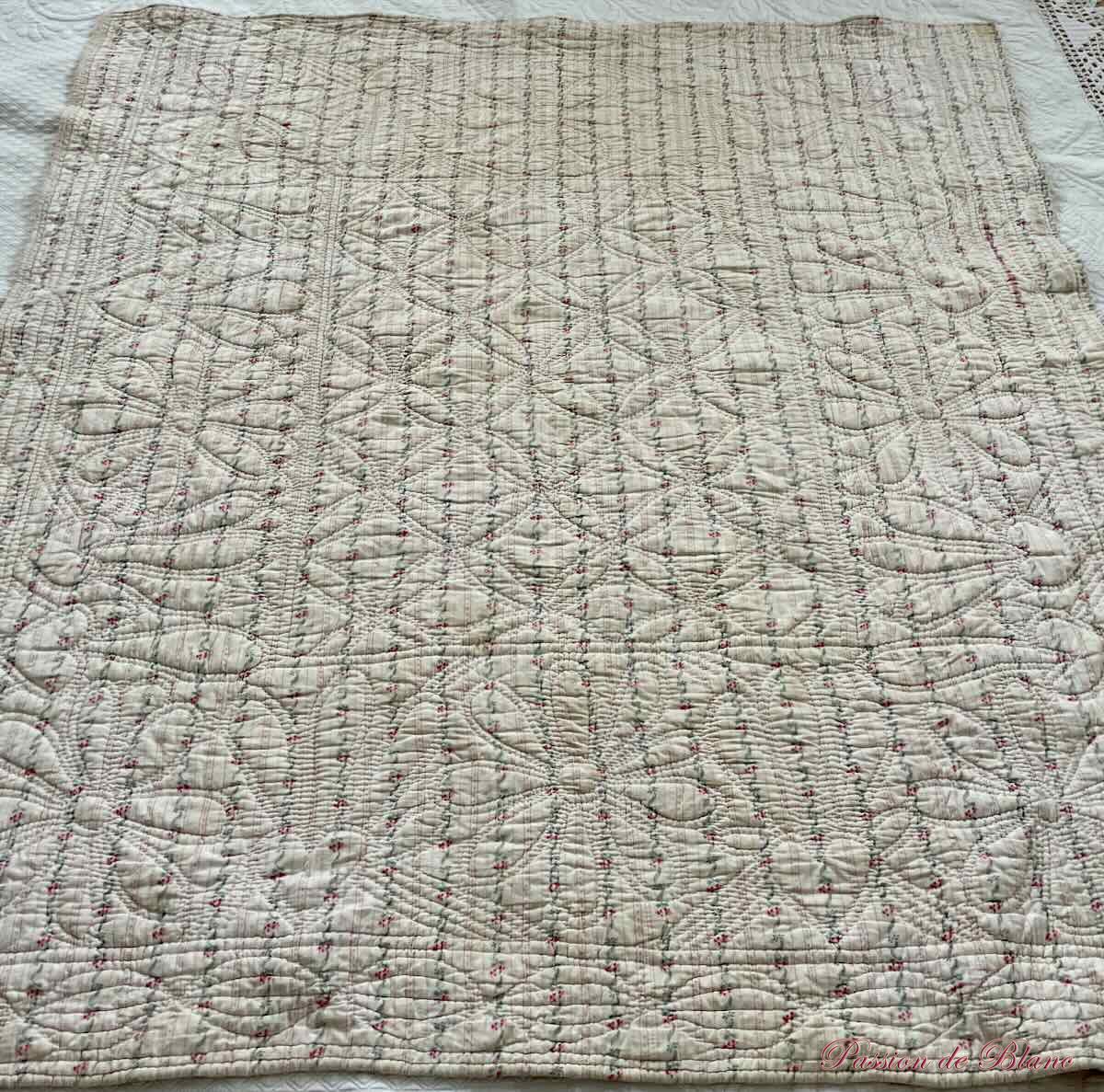 Petite couverture Piquée main double face avec imprimés différents – Image 6