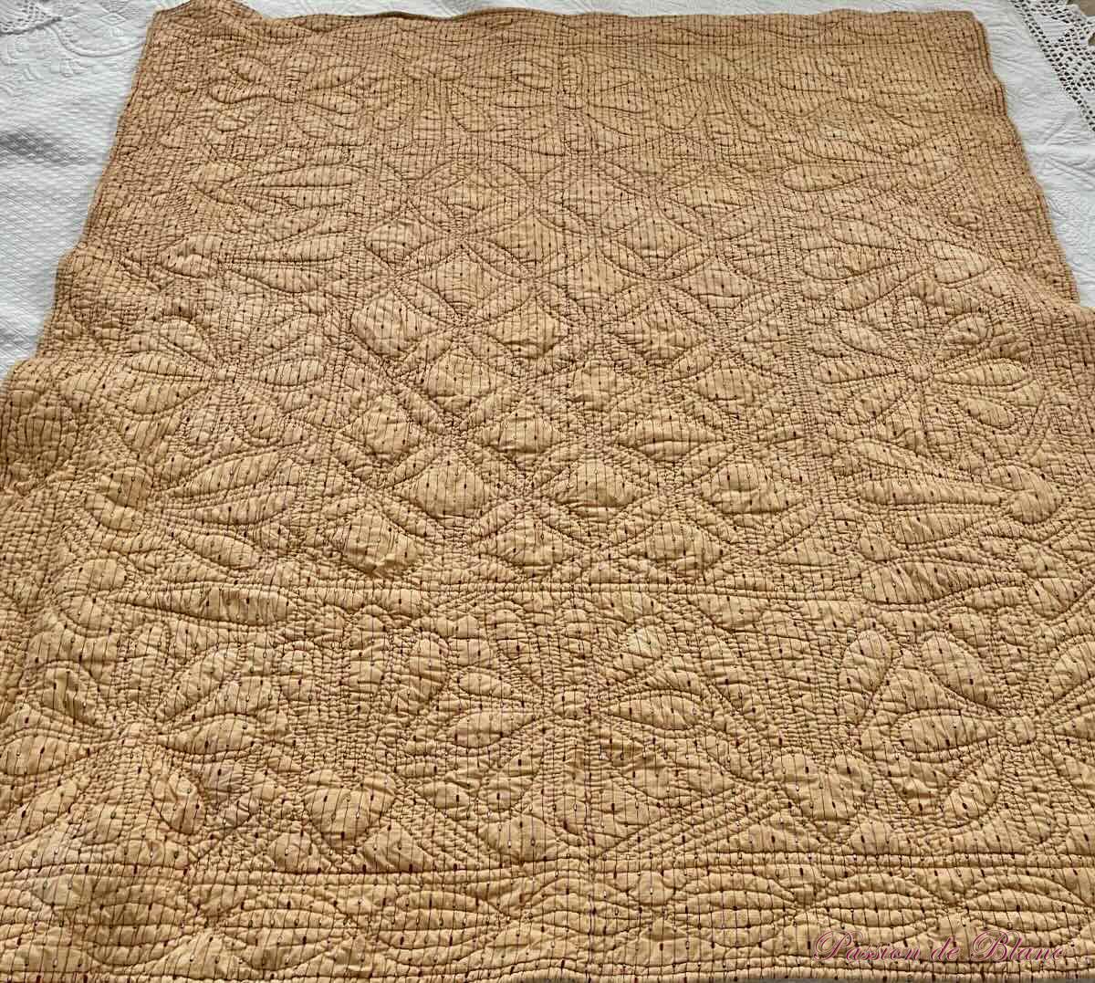 Petite couverture Piquée main double face avec imprimés différents – Image 3