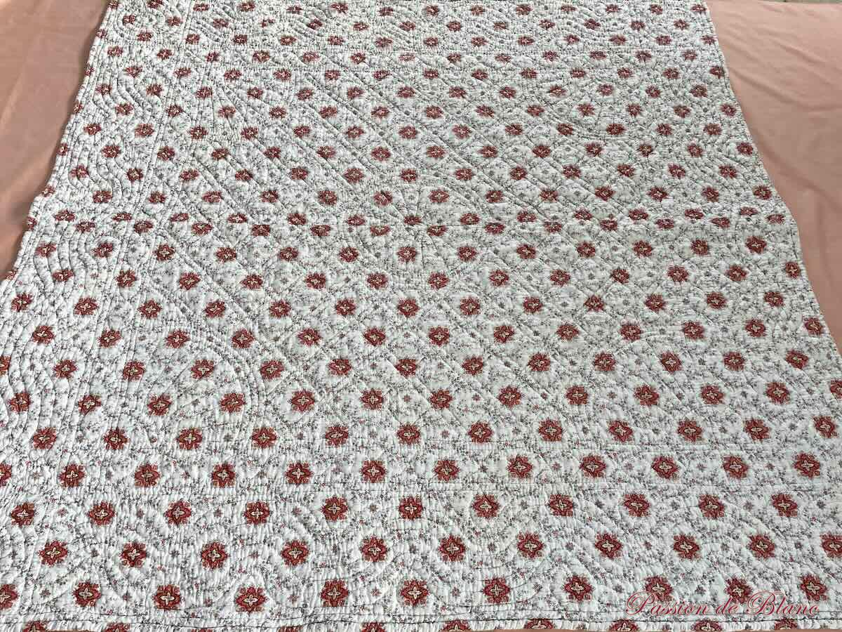 Petite couverture Courte Pointe Piquée main avec motifs provençaux – Image 2