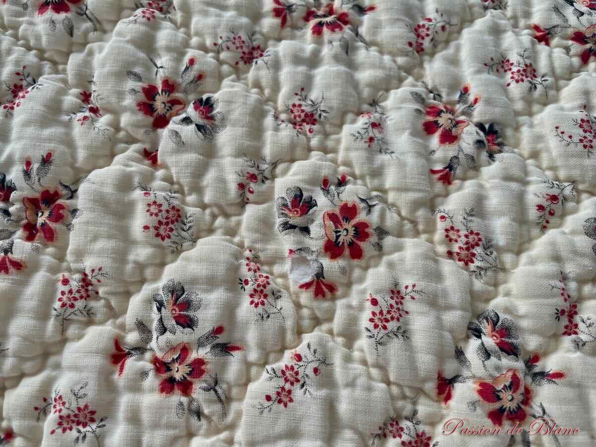 Petite couverture Piquée main avec motifs provençaux double face – Image 6