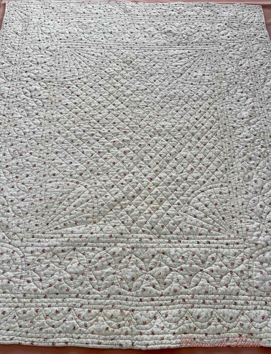 Petite couverture Piquée main avec motifs provençaux double face – Image 9