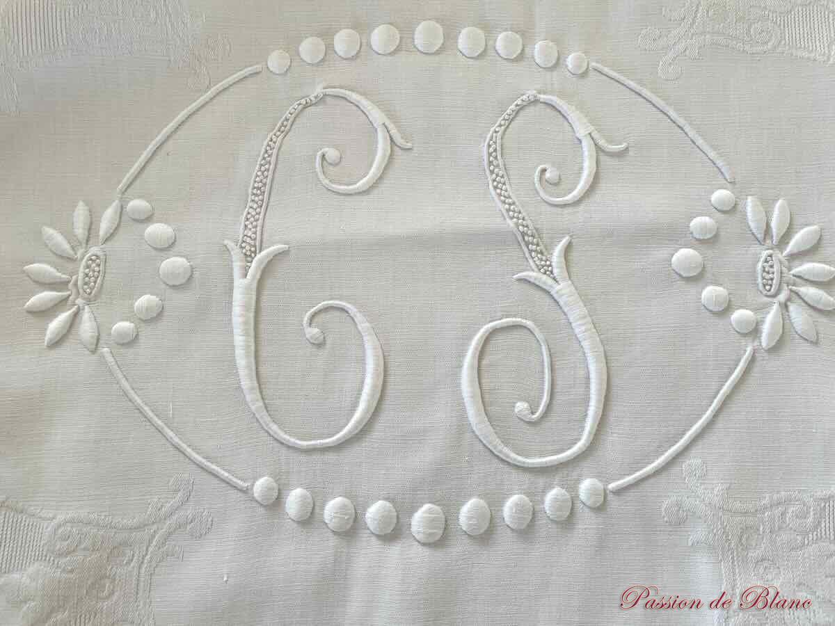 Belle couverture fine festonnée en piqué de coton avec monogramme CS brodé – Image 2