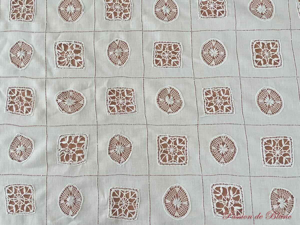 Dessus de lit, rideau avec belle broderie main, dentelle sur toile lin fin – Image 13