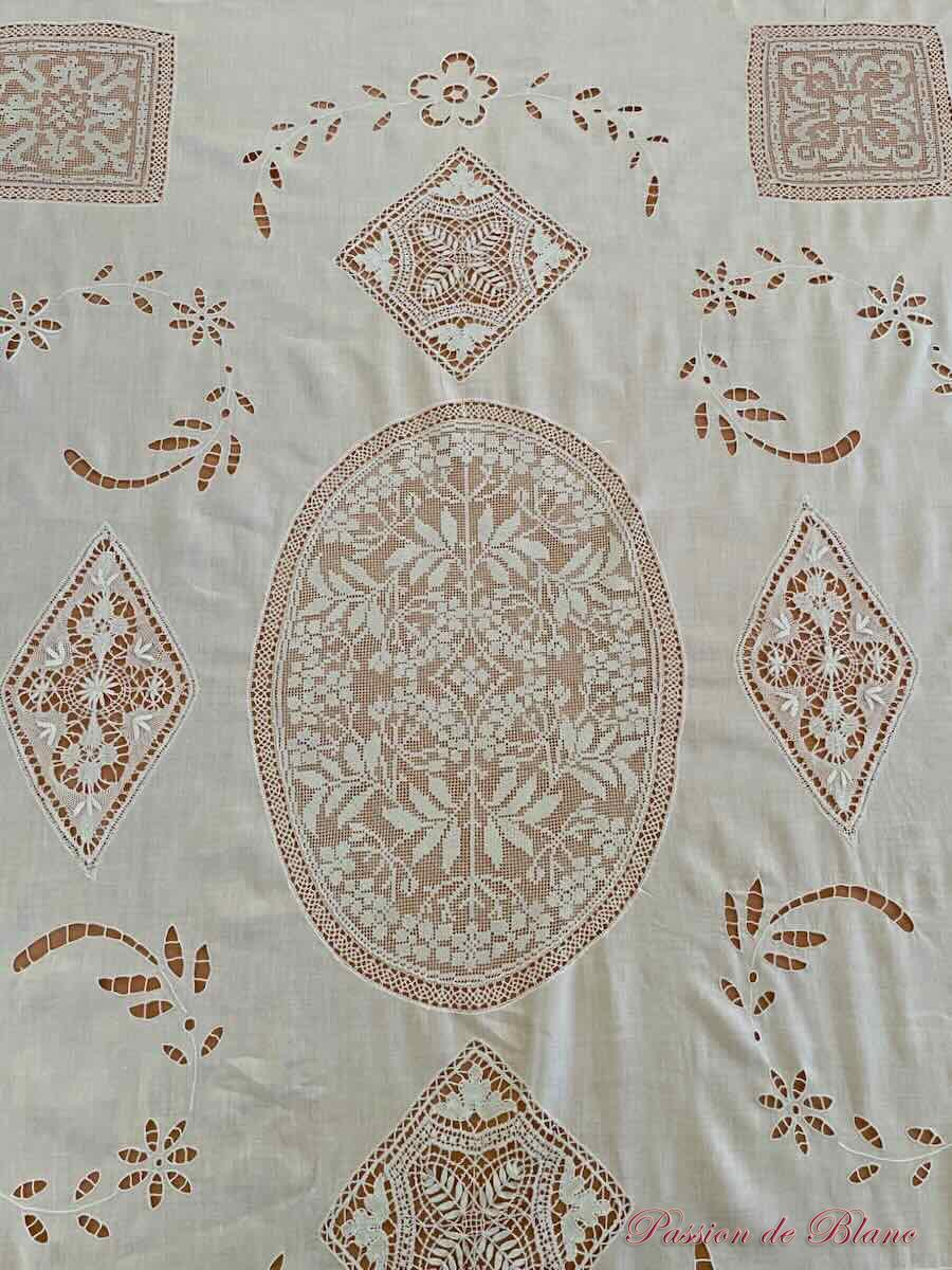 Dessus de lit ou rideau richement ouvragé, broderie main, dentelle sur fine toile Linge Ancien – Image 12