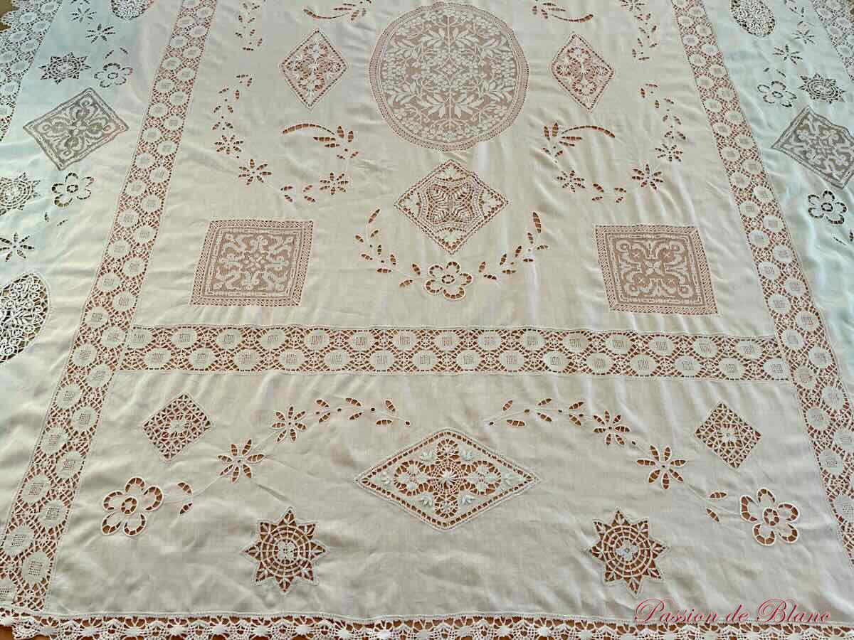 Dessus de lit ou rideau richement ouvragé, broderie main, dentelle sur fine toile Linge Ancien – Image 11