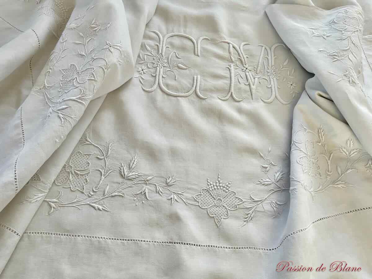 Drap guirlande brodée EM