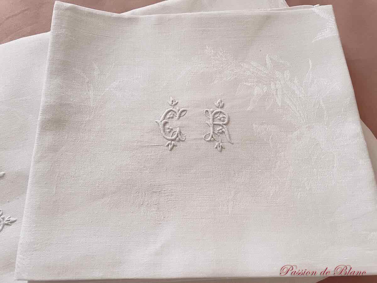 Service de table 12 couverts en damassé de lin avec monogrammes " CR" et animaux – Image 3