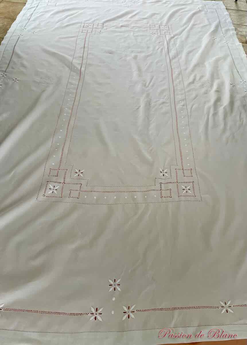 Service de table 12 couverts en lin fin blanc, avec belles broderies fils tirés et monogramme EB – Image 10