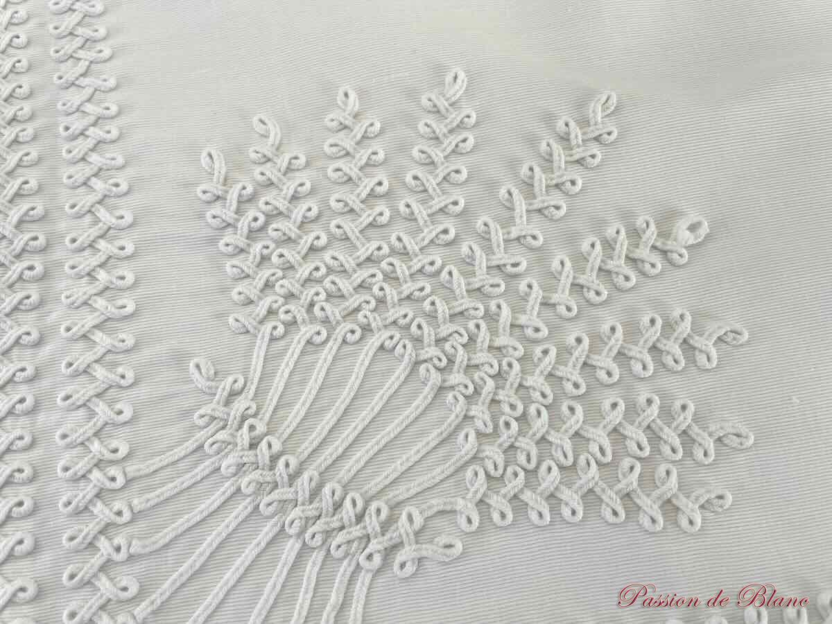 Taie en piquée broderie lacet